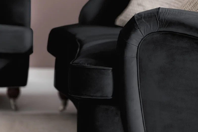 Howard Riviera Sohvaryhmä Kaareva 3-istuttava + 2-istuttava Sohva + Nojatuoli + Rahi Sametilla - Musta - Huonekalut - Sohva - Sohvaryhmä - Howard-sohvaryhmä