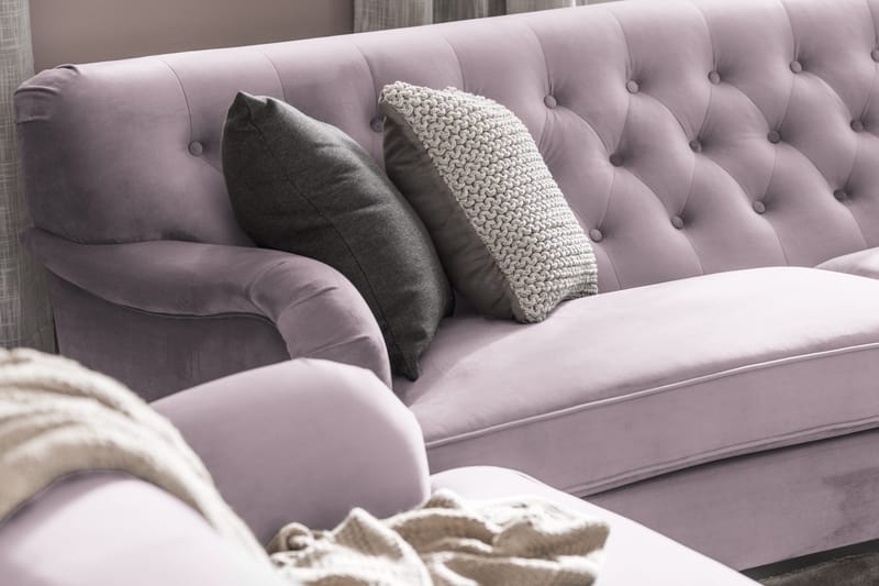 Howard Riviera Sohvaryhmä Kaareva 3-istuttava + 2-istuttava Sohva + Nojatuoli + Rahi Sametilla - Violetti - Huonekalut - Sohva - Sohvaryhmä - Howard-sohvaryhmä