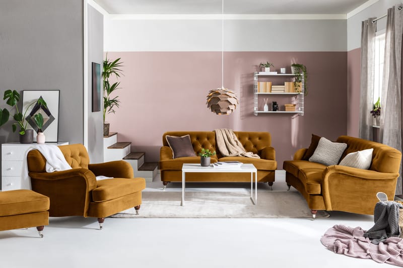 Howard Riviera Sohvaryhmä Kaareva 3-istuttava + 2-istuttava Sohva + Nojatuoli + Rahi Sametilla - Tummankeltainen - Huonekalut - Sohva - Sohvaryhmä - Howard-sohvaryhmä