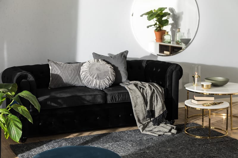 Chesterfield Lyx 3-istuttava Etupyöreä vuodesohva sametissa - Musta - Huonekalut - Sohva - Vuodesohva - 3 istuttava vuodesohva