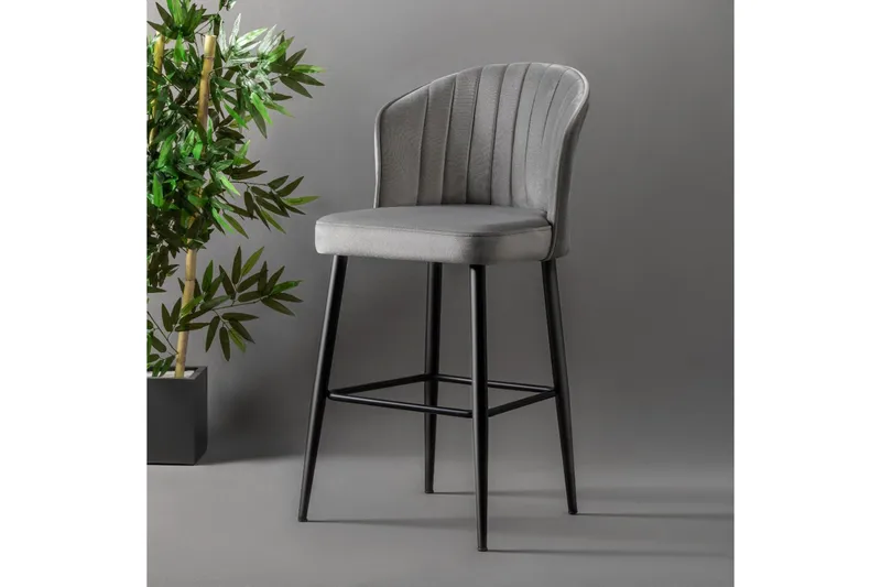 Baarijakkara Rubi, Harmaa