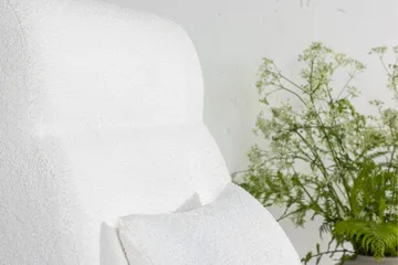 Bloom nojatuoli bouclé-kankaalla ja puujaloilla - Valkoinen - Huonekalut - Tuoli & nojatuoli - Nojatuoli & lepotuoli