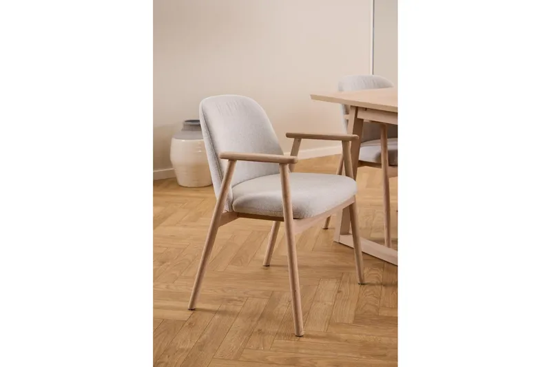 Reciclar-bukleeverhoiltu ruokapöydän tuoli tammipuisilla käsinojilla - Beige - Huonekalut - Tuoli & nojatuoli - Meikkituoli