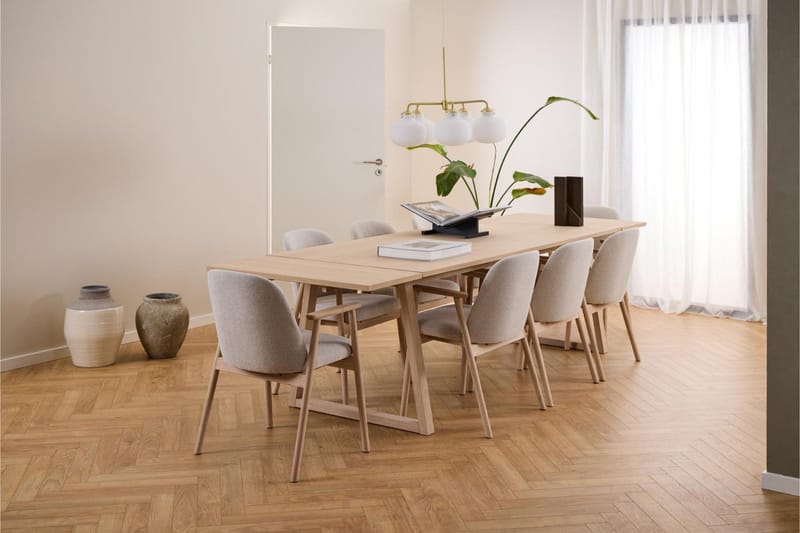 Reciclar Ruokatuoli bouclé-kankaalla ja tammisilla käsinojilla - Beige - Huonekalut - Tuoli & nojatuoli - Ruokapöydän tuolit