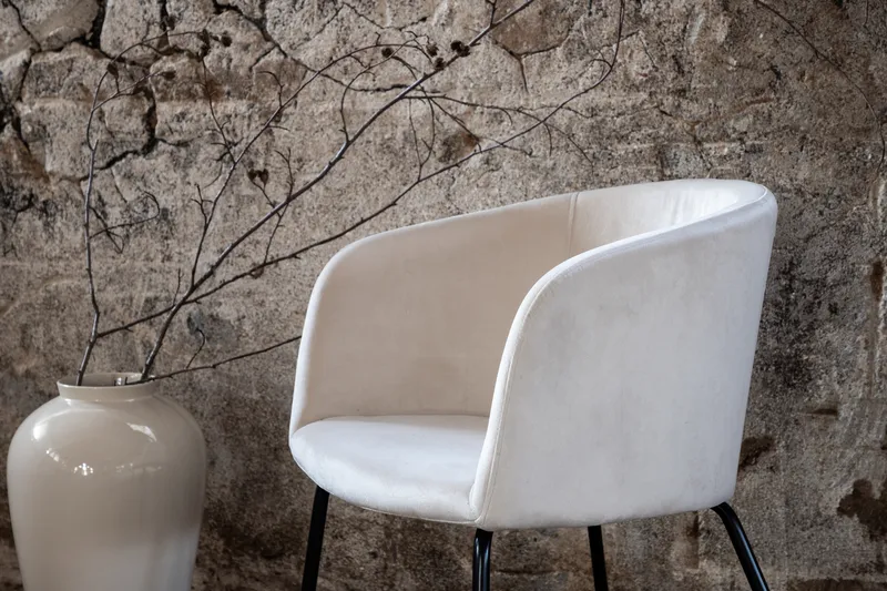 Nojatuoli Berit käsinojilla - Valkoinen/Musta - Huonekalut - Tuoli & nojatuoli - Ruokapöydän tuolit