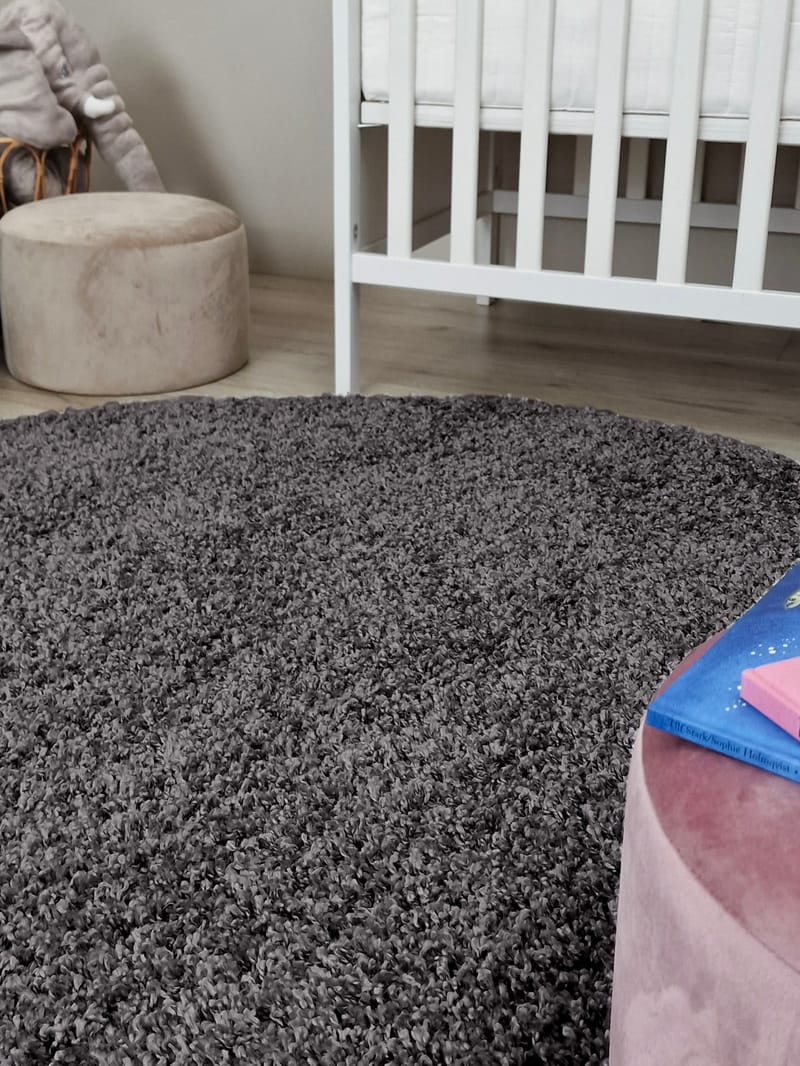 Lounge nukkamatto pyöreä 300 cm - Grafiitti - Kodintekstiilit & matot - Matto - Moderni matto - Nukkamatto