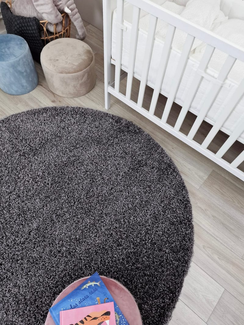 Lounge nukkamatto pyöreä 200 cm - Grafiitti - Kodintekstiilit & matot - Matto - Moderni matto - Nukkamatto