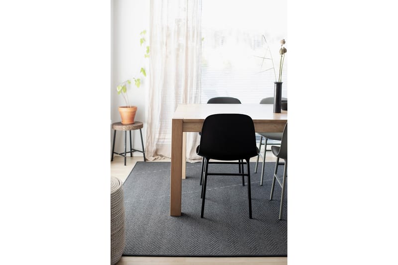 Matto Elsa Pyöreä 160 cm Musta - VM Carpet - Kodintekstiilit & matot - Matto - Moderni matto - Villamatto