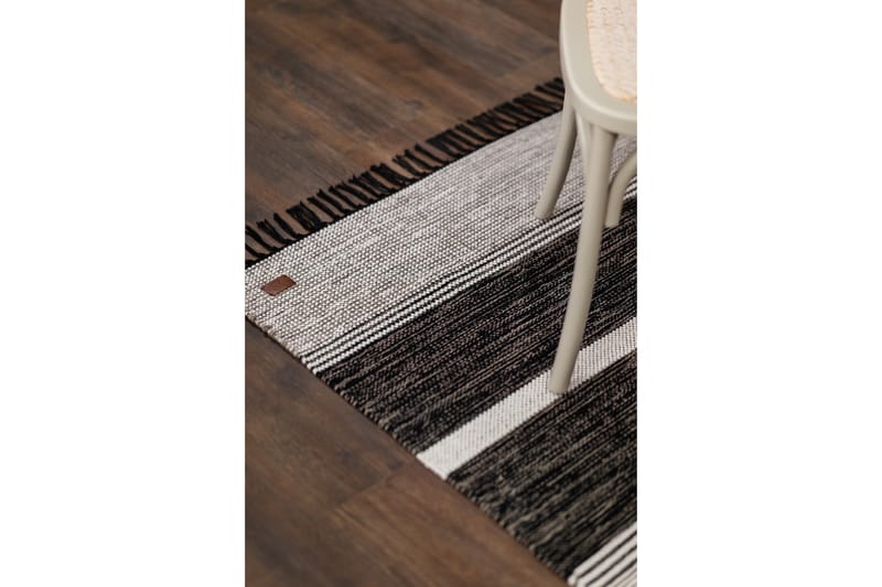 Matto Vindö 75x150 cm Musta - Musta - Kodintekstiilit & matot - Matto - Moderni matto - Wilton-matto