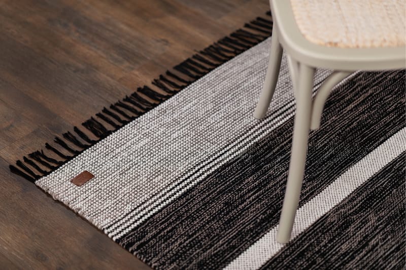 Matto Vindö 75x150 cm Musta - Musta - Kodintekstiilit & matot - Matto - Moderni matto - Wilton-matto