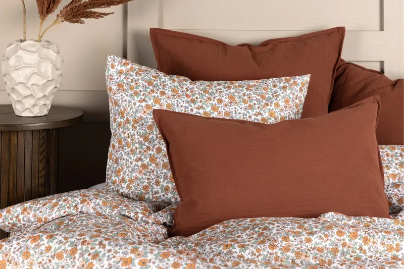 Ronja Tyynynpäällinen, Ruosteenpunainen