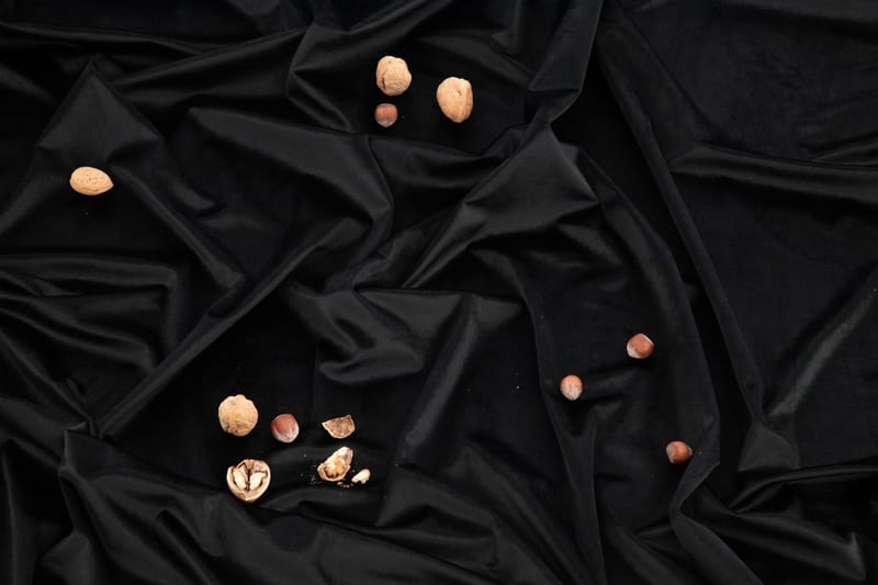 Verho Mary 135x250 cm - Musta - Kodintekstiilit & matot - Verhot - Sivuverho - Verho nauhakujalla