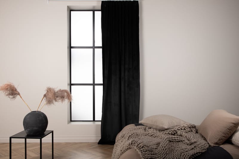 Verho Mary 135x250 cm - Musta - Kodintekstiilit & matot - Verhot - Sivuverho - Verho nauhakujalla