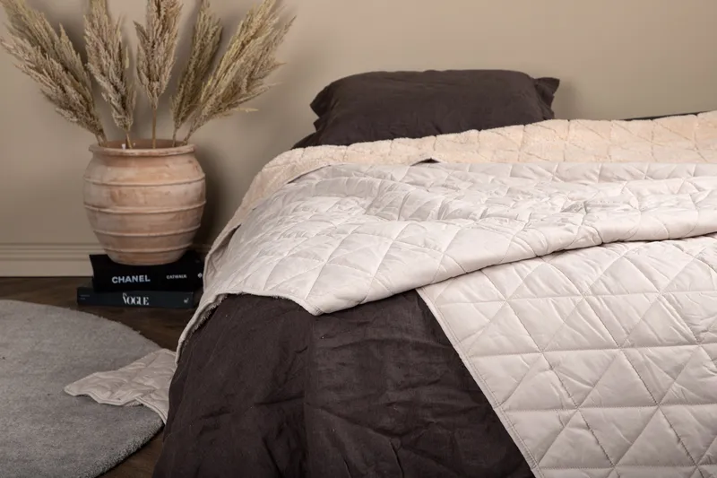 Päiväpeite Nilla 150x250 cm - Beige - Kodintekstiilit & matot - Vuodevaatteet - Päiväpeitto - Yhden hengen sängyn päiväpeitto