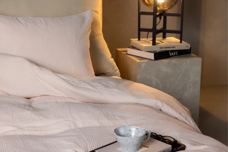 Mila Vuodevaatesetti - Vaaleanpunainen - Kodintekstiilit & matot - Vuodevaatteet - Pussilakanasetti
 - Pussilakanasetti yhden hengen sänkyyn