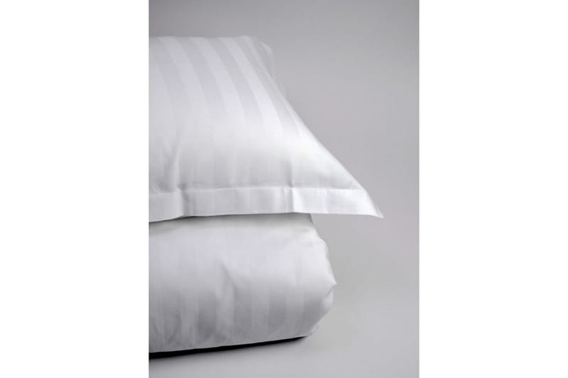 Tyynyliina Satiiniraita 28 mm Reunus 50x60 cm Valkoinen - Borganäs - Kodintekstiilit & matot - Vuodevaatteet - Tyynyliina