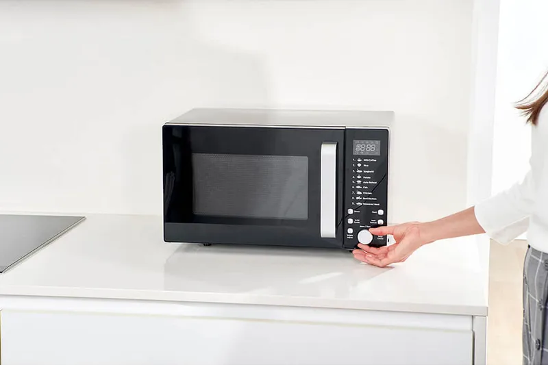 Mikroaaltouuni Black+Decker Digitaalinen 900W 23L Musta - Musta - Kotitalous - Keittiökoneet - Lämmittäminen & keittäminen - Mikroaaltouuni