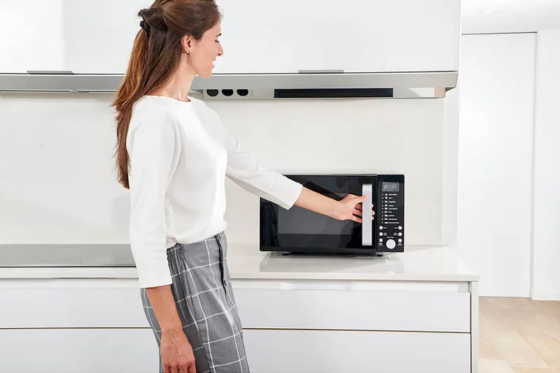 Mikroaaltouuni Black+Decker Digitaalinen 900W 23L Musta - Musta - Kotitalous - Keittiökoneet - Lämmittäminen & keittäminen - Mikroaaltouuni