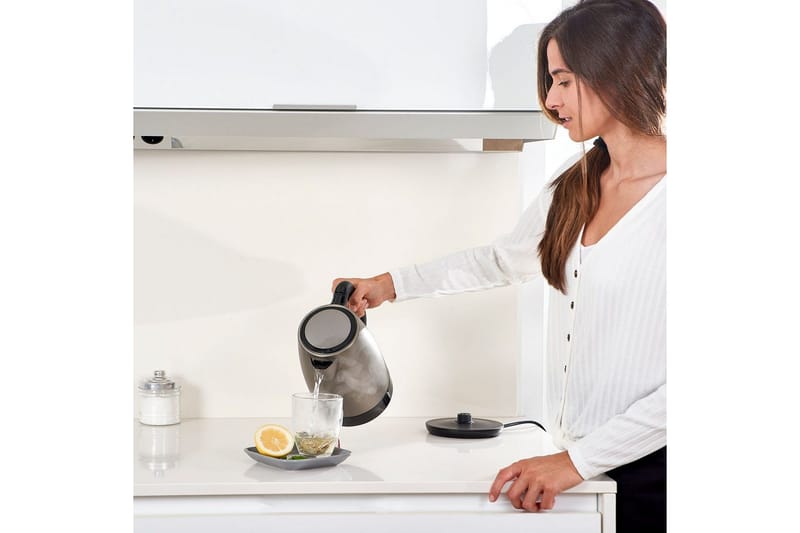 Vedenkeitin Black+Decker 2200W 1,7L Harjattu ruostumaton teräs - Hopea - Kotitalous - Keittiökoneet - Lämmittäminen & keittäminen - Vedenkeitin