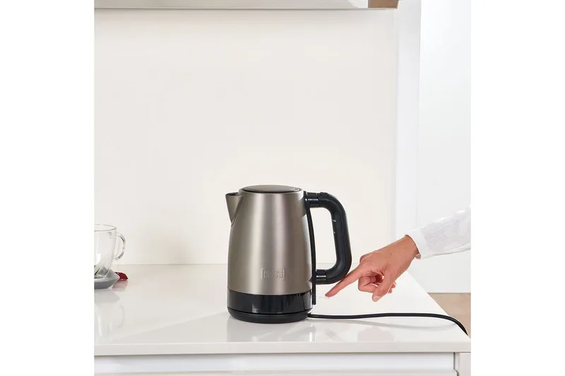 Vedenkeitin Black+Decker 2200W 1,7L Harjattu ruostumaton teräs - Hopea - Kotitalous - Keittiökoneet - Lämmittäminen & keittäminen - Vedenkeitin