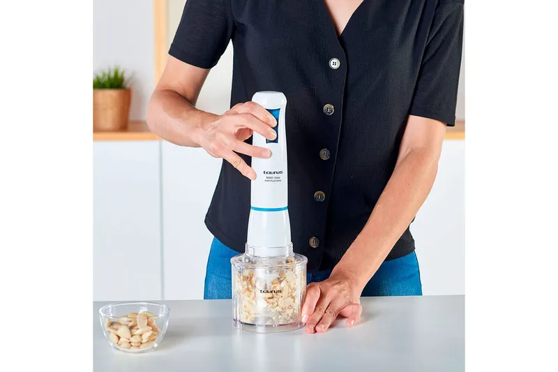 Sauvasekoitinsetti Taurus Robot 750 Easy - Valkoinen - Kotitalous - Keittiökoneet - Sekoittaminen & pilkkominen - Sauvasekoitin