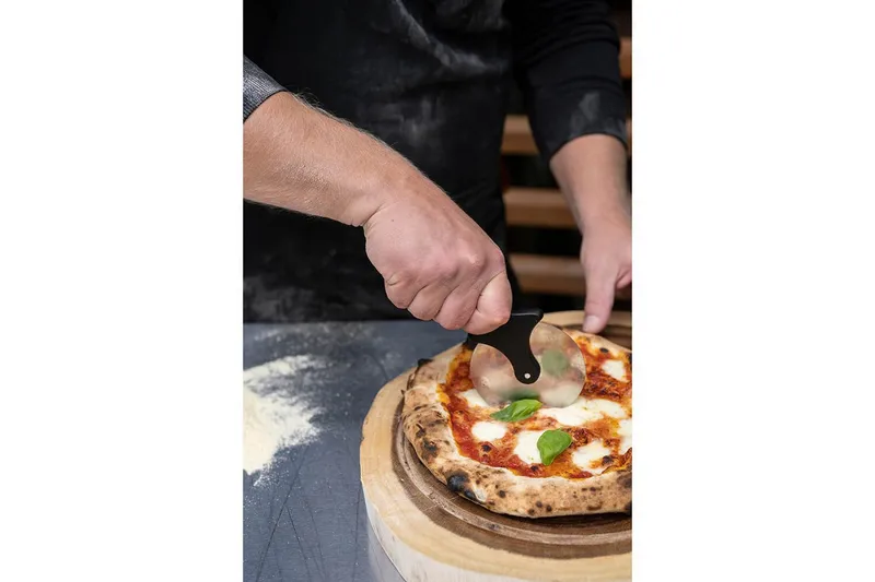 Pizzaleikkuri Mustang - Hopea - Kotitalous - Ruoanlaitto & leivonta - Keittiöveitset