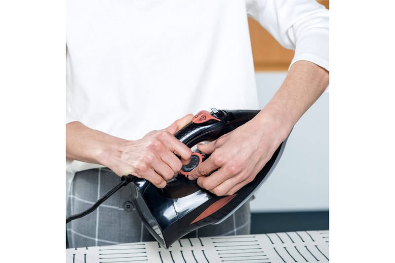 Silitysrauta Black+Decker Musta 3000W - Kotitalous - Siivous & vaatehuolto - Vaatehuolto - Höyrysilitysrauta & höyryasema