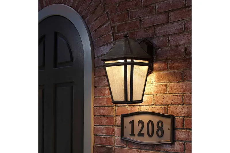 Londontowne Feiss Ulkoseinävalaisin - Piha & ulkoaltaat - Piha-alue - Sisäänkäynti - Sisäänkäynnin valaistus