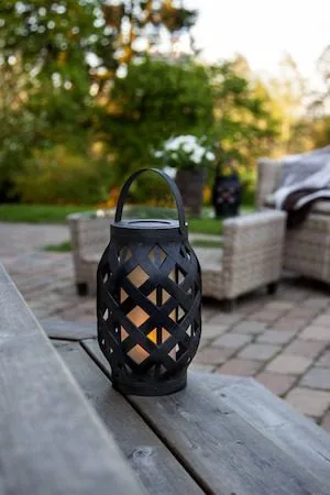 Flame Black -lyhty 15 cm, musta