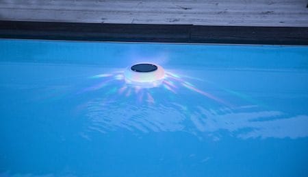 Pool light -aurinkokennokoriste 19 cm - valkoinen monivärisellä valolla - Piha & ulkoaltaat - Piha-alue - Terassi & aidattu terassi - Terassin valaistus