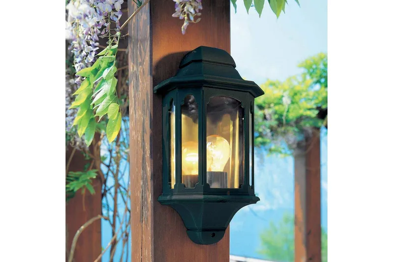 Ulkoseinävalaisin Elstead Lighting Chapel - Piha & ulkoaltaat - Piha-alue - Terassi & aidattu terassi - Terassin valaistus