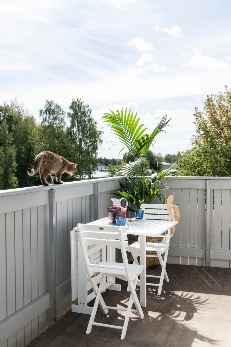 Jatkopöytä Hillerstorp Åre 70 x 16/76/136 cm - Valkoinen - Puutarhakalusteet - Parveke - Parvekekalusteet - Parvekepöytä