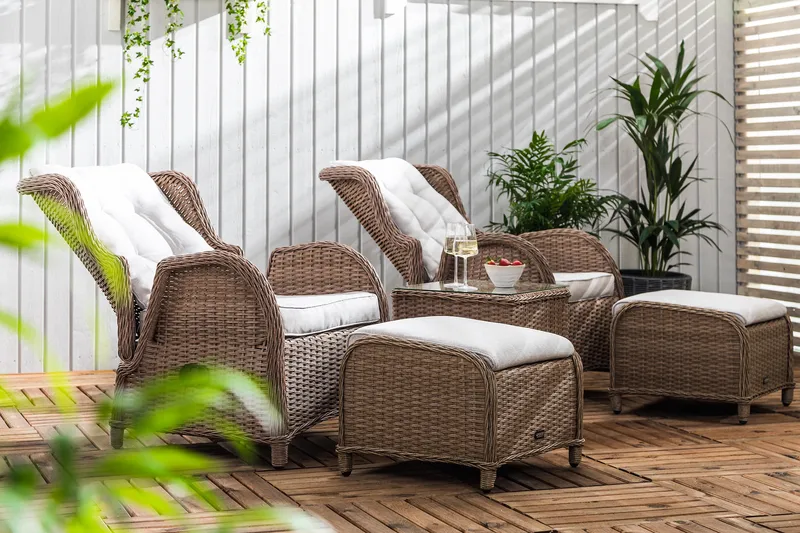 Parvekeryhmä Marcus 2 mekanismituolia pehmusteilla - Luonnonväri - Puutarhakalusteet - Parveke - Parvekekalusteet - Parvekesetti