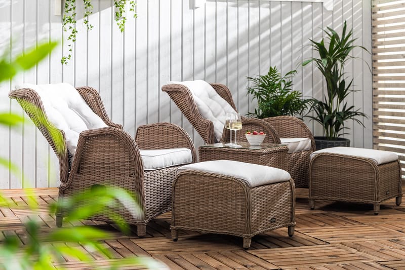 Parvekeryhmä Marcus 2 mekanismituolia pehmusteilla - Luonnonväri - Puutarhakalusteet - Parveke - Parvekekalusteet - Parvekesetti