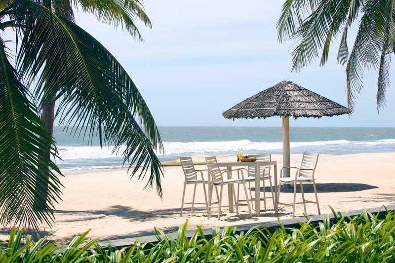 Portals Ulkobaarisetti pöytä + 4 baarituolia - Vaalea ecru/Korallihiekka - Puutarhakalusteet - Puutarhatuoli - Ulkotilan baarituoli