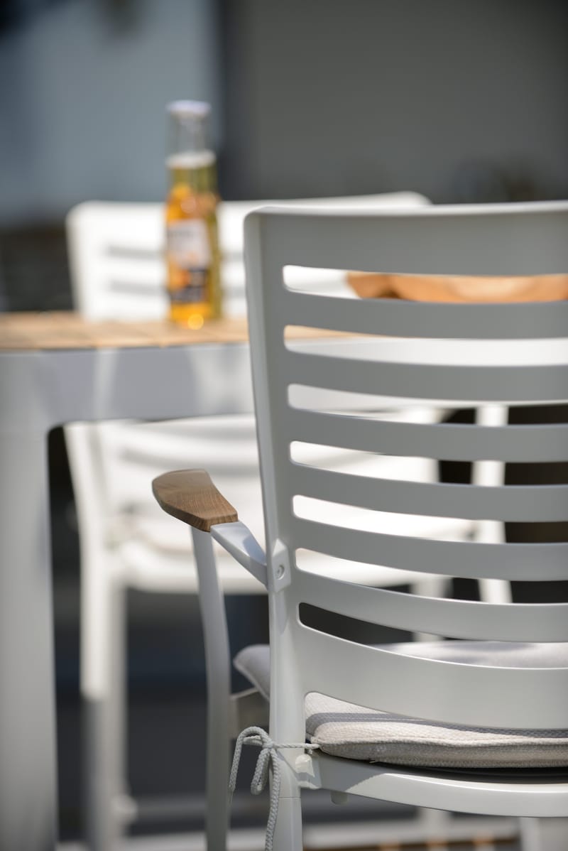 Portals Ulkobaarisetti pöytä + 4 baarituolia - Vaalea ecru/Korallihiekka - Puutarhakalusteet - Puutarhatuoli - Ulkotilan baarituoli