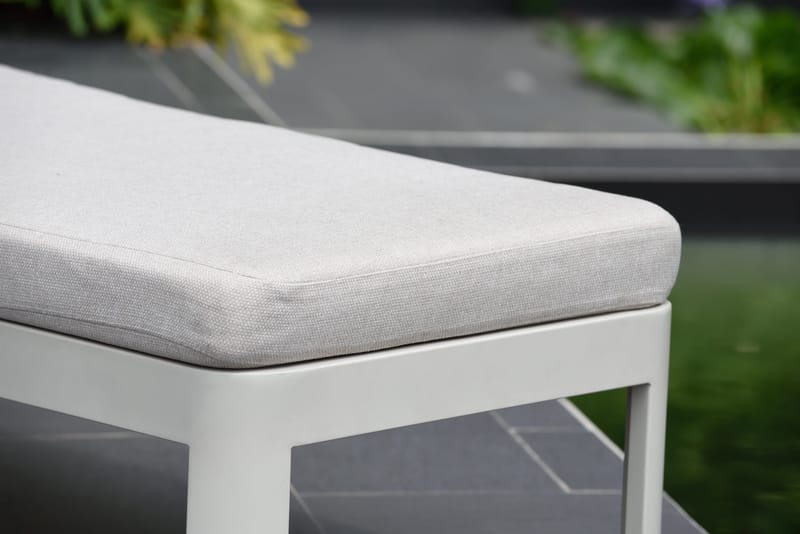 Portals Ulkosetti aurinkovuode + C-muotoinen sivupöytä - Beige/Puu - Puutarhakalusteet - Puutarhatuoli - Aurinkotuoli