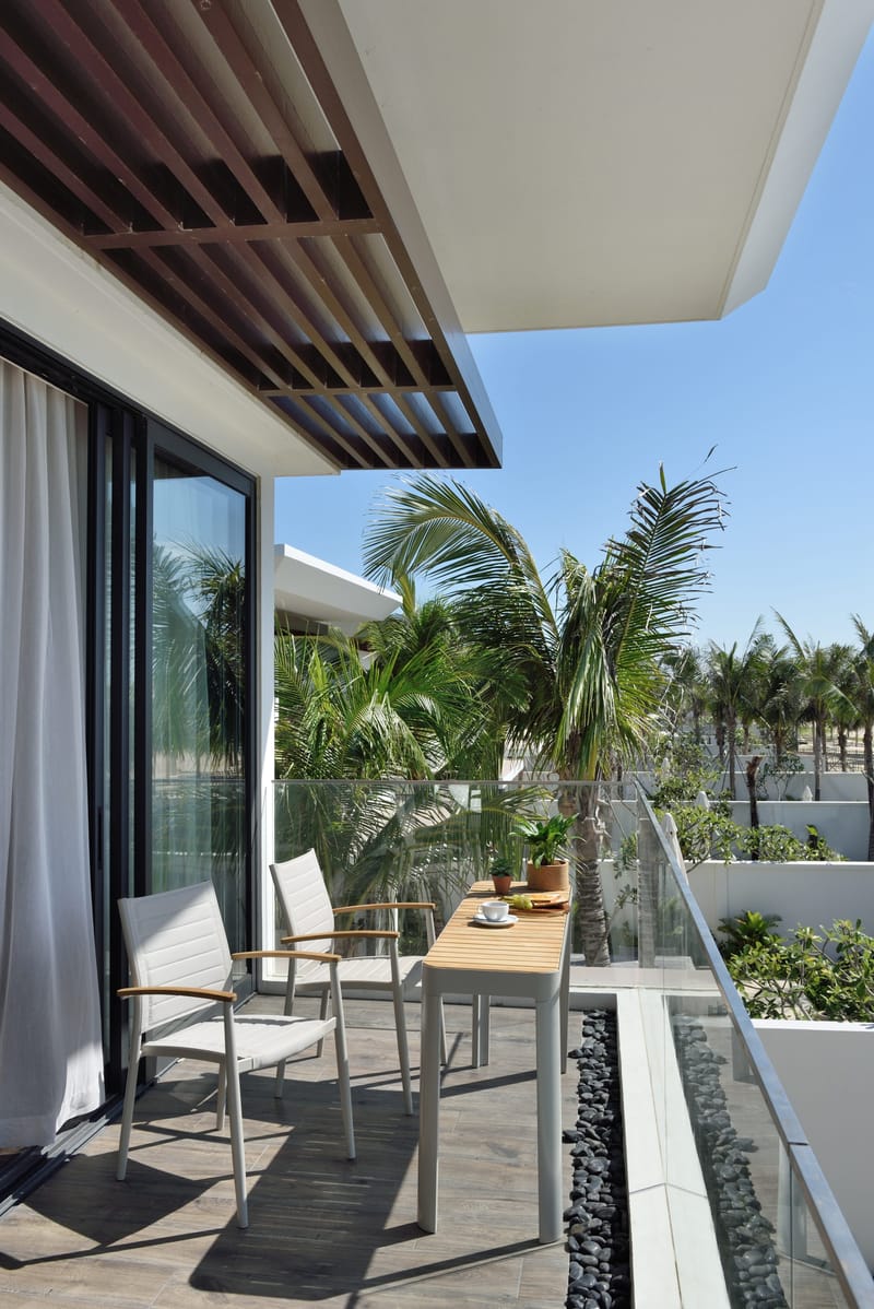 Portals Parvekesetti pöytä + 2 carver-tuolia - Vaalea ecru/Korallihiekka - Puutarhakalusteet - Parveke - Parvekekalusteet - Parvekesetti