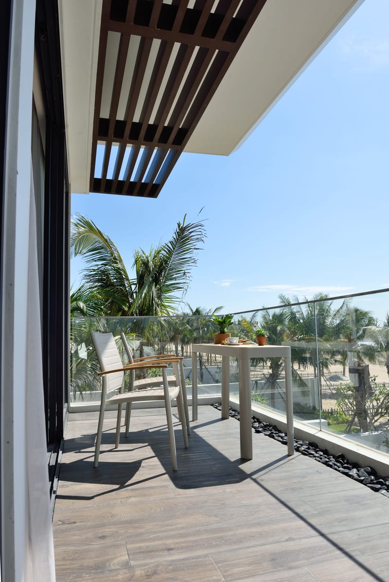 Portals Parvekesetti pöytä + 2 carver-tuolia - Vaalea ecru/Korallihiekka - Puutarhakalusteet - Parveke - Parvekekalusteet - Parvekesetti