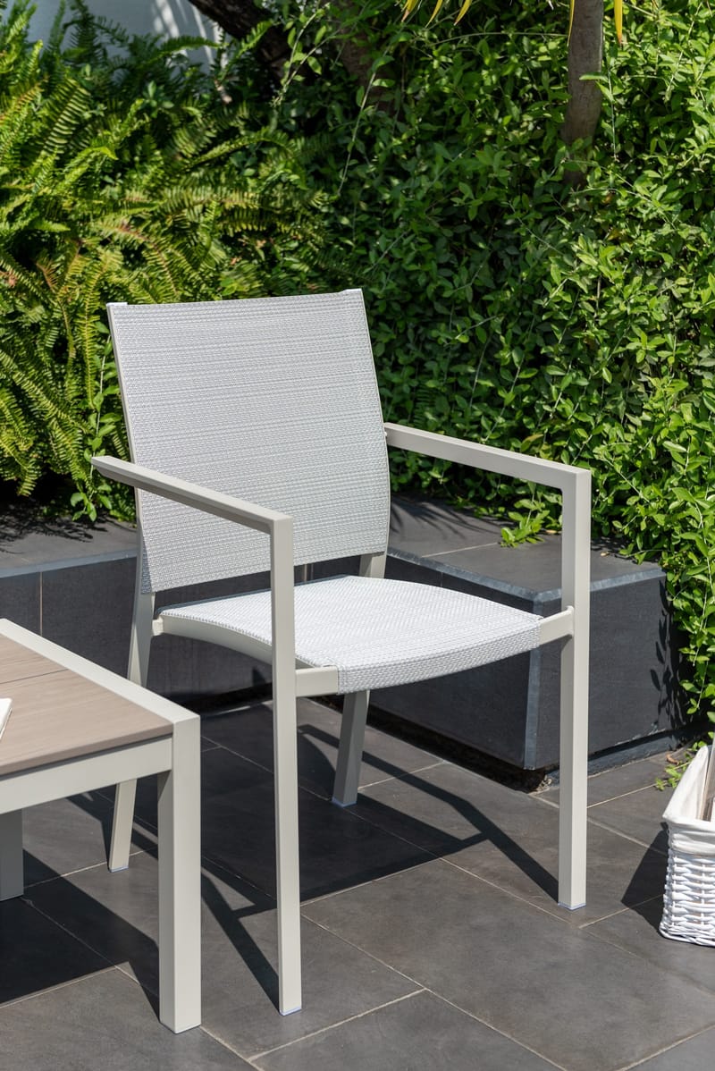 Urbanite Ulkosetti sivupöytä + 2 carver-tuolia - Vaaleanharmaa - Puutarhakalusteet - Parveke - Parvekekalusteet - Parvekesetti