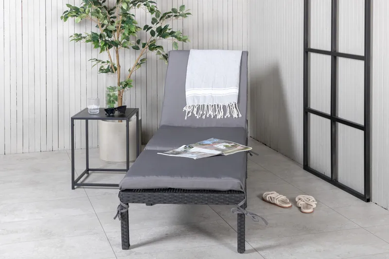 Aurinkosänky Bilbao pehmusteella - Musta/Harmaa - Puutarhakalusteet - Puutarhatuoli - Aurinkosänky & aurinkovaunu
