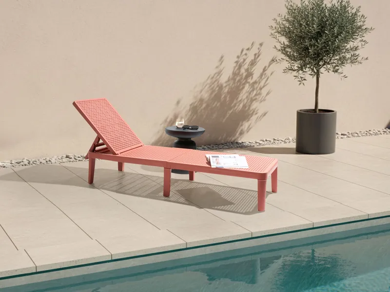 Aurinkotuoli ulos Ossimo, Punainen