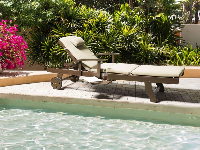 Aurinkotuoli ulos pehmusteella Amantea Premium II akaasiapuu - Taupe - Puutarhakalusteet - Puutarhatuoli - Aurinkosänky & aurinkovaunu