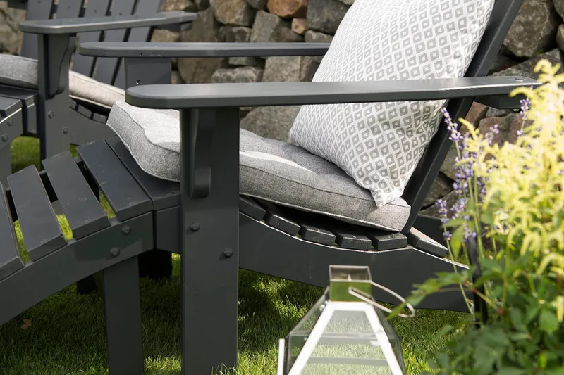 Kansituoli Tennessee jalkatuella Harmaa - Hillerstorp - Puutarhakalusteet - Puutarhatuoli - Aurinkotuoli
