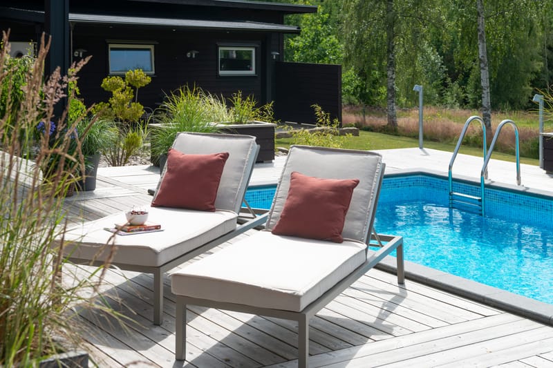 Aurinkovuode Hillerstorp Jet Set - Beige - Puutarhakalusteet - Puutarhatuoli - Aurinkosänky & aurinkovaunu