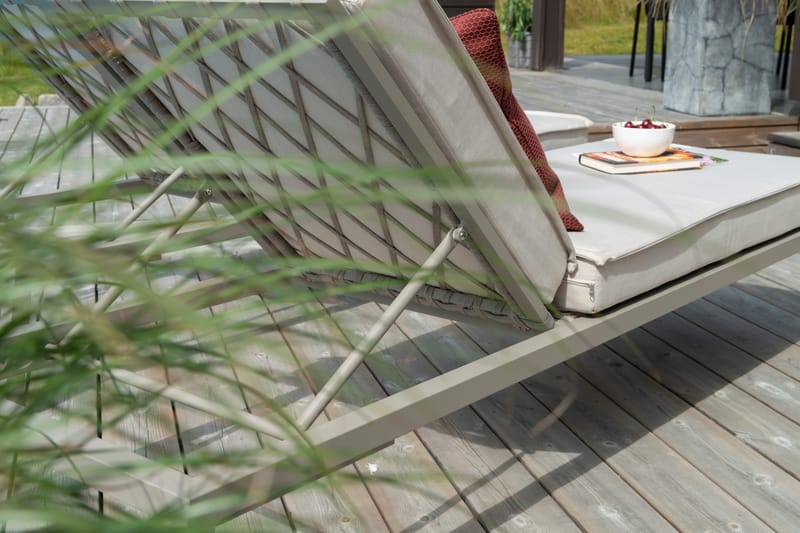Aurinkovuode Hillerstorp Jet Set - Beige - Puutarhakalusteet - Puutarhatuoli - Aurinkosänky & aurinkovaunu