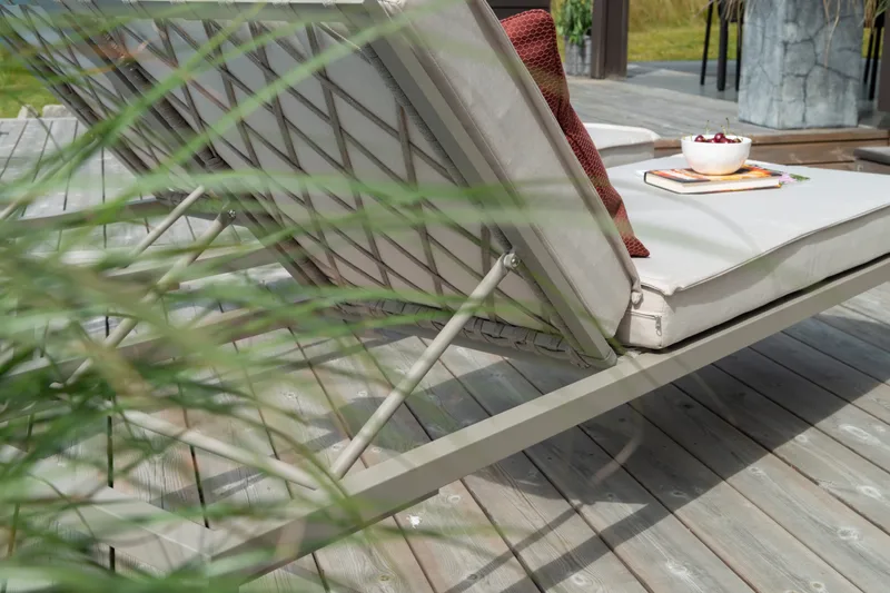 Aurinkovuode Hillerstorp Jet Set - Beige - Puutarhakalusteet - Puutarhatuoli - Aurinkosänky & aurinkovaunu