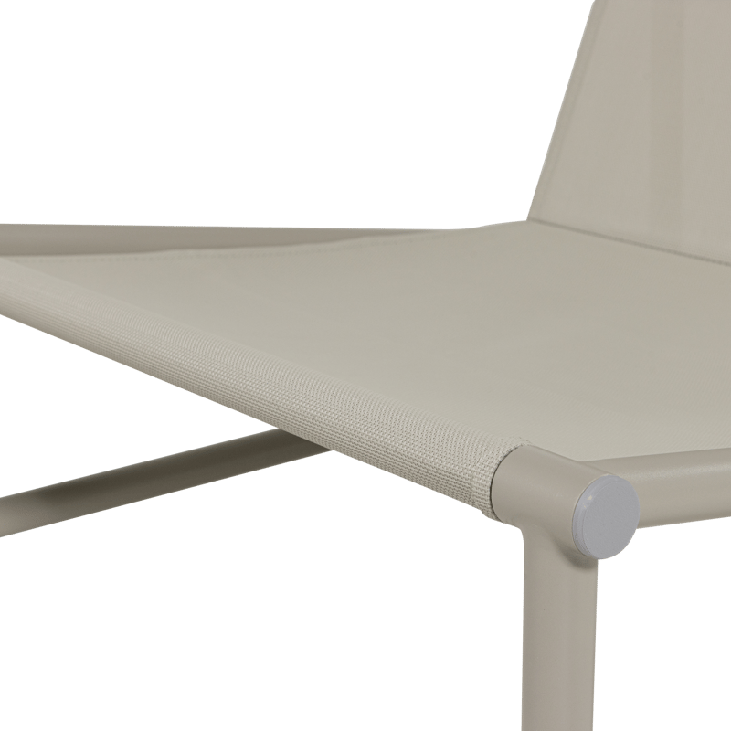 Lounge-tuoli Elvo 82 cm ulkokäyttöön - Hiekka/Valkoinen - Puutarhakalusteet - Puutarhatuoli - Ulkotilan nojatuolit