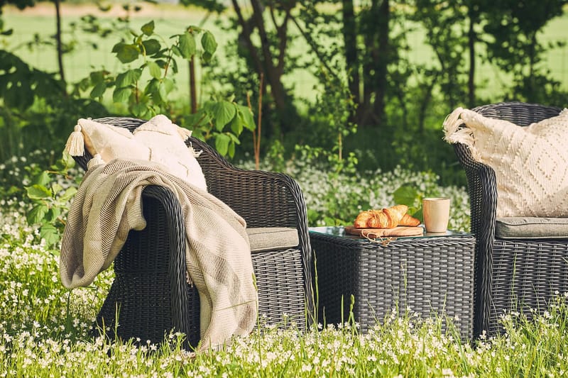 Marcus Light -ulkono nojatuoli tyynyllä – polyrottinkinen lounge-nojatuoli ulkokalusteisiin - Musta - Puutarhakalusteet - Puutarhatuoli - Ulkotilan nojatuolit