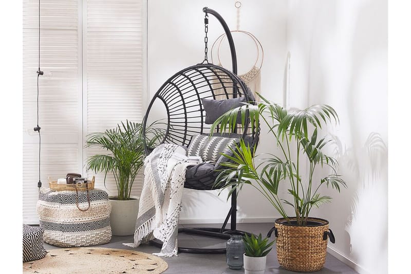 Riipputuoli Bunsta jalustalla - Musta - Puutarhakalusteet - Puutarhatuoli - Riipputuoli